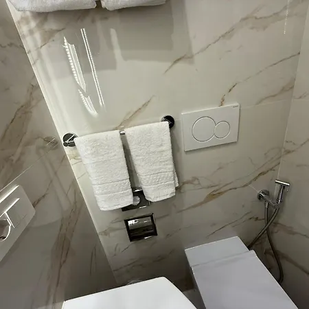 Lumi Hotell *
