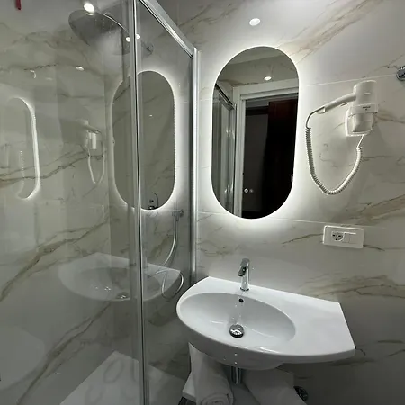Lumi Hotell *